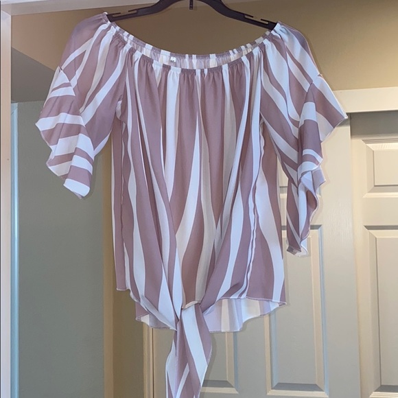 Tops - Flowy Top size Medium